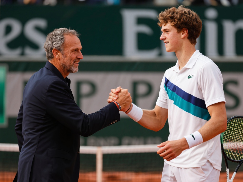 她以微弱优 她以微弱优