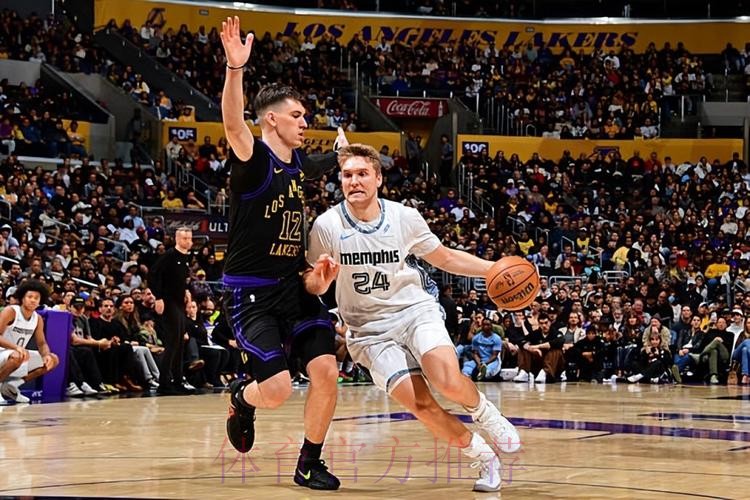 灰熊替补控卫的正负值高达+14,但莫兰特却把他赢的分都输回去了 灰熊替补控卫的正负值高达+14,但莫兰特却把他赢的分都输回去了